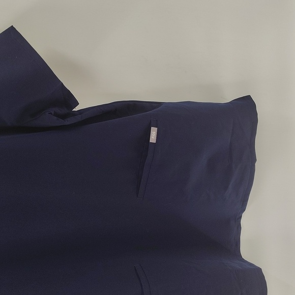 FIGS Pullover Scrub Top Size XXL Style Casma Blue V Neck Short Sleeve Pockets - Picture 5 of 8